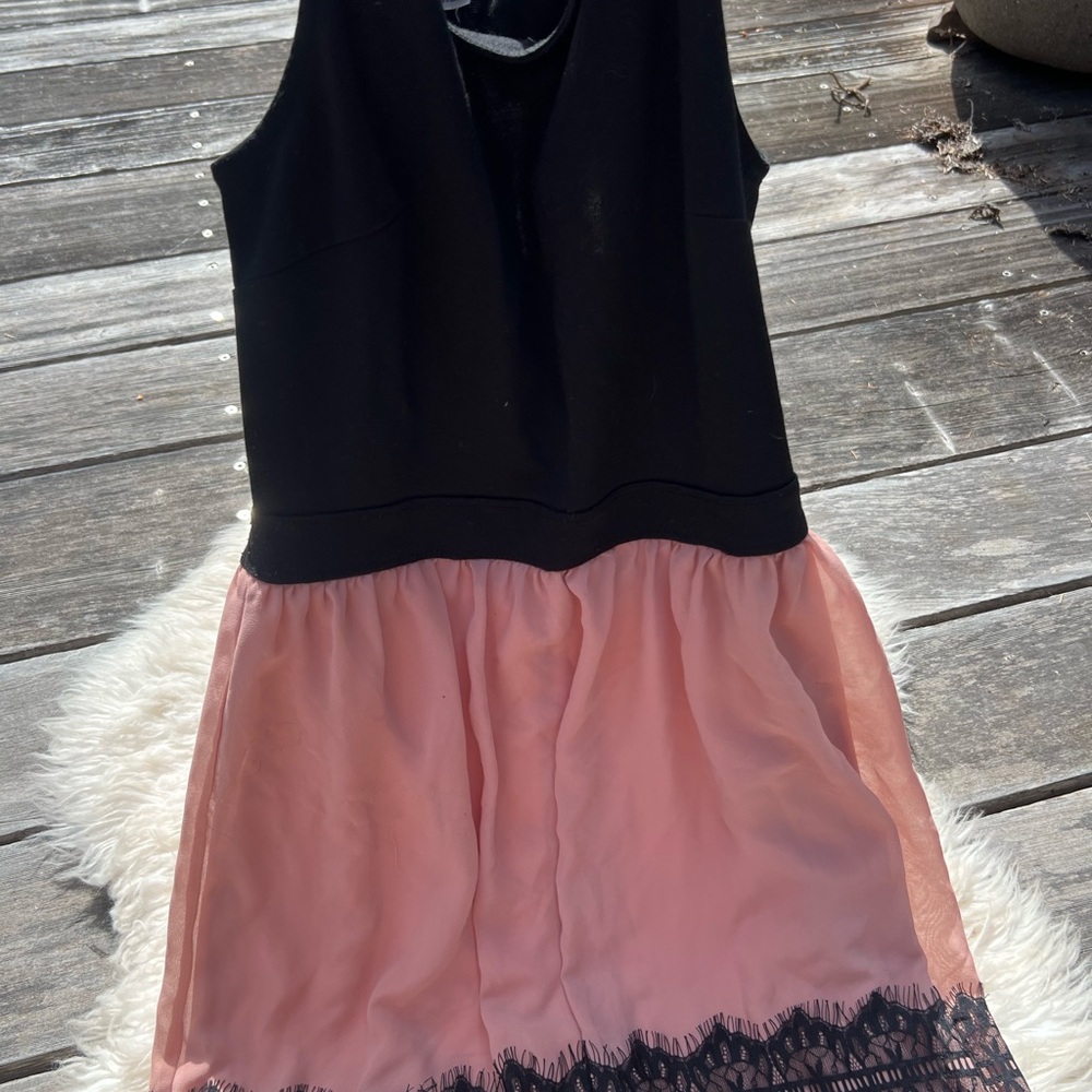 Elegant Black and Pink Lace Detail Strapless Dress - Picture 5 of 6